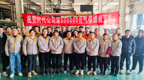 風(fēng)雨中馳而不息，奮斗中砥礪前行